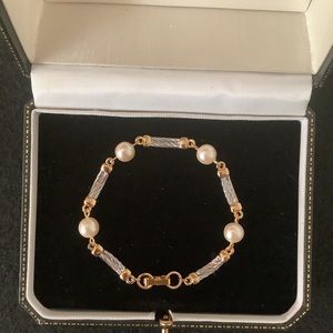 Two tone faux pearl bracelet.